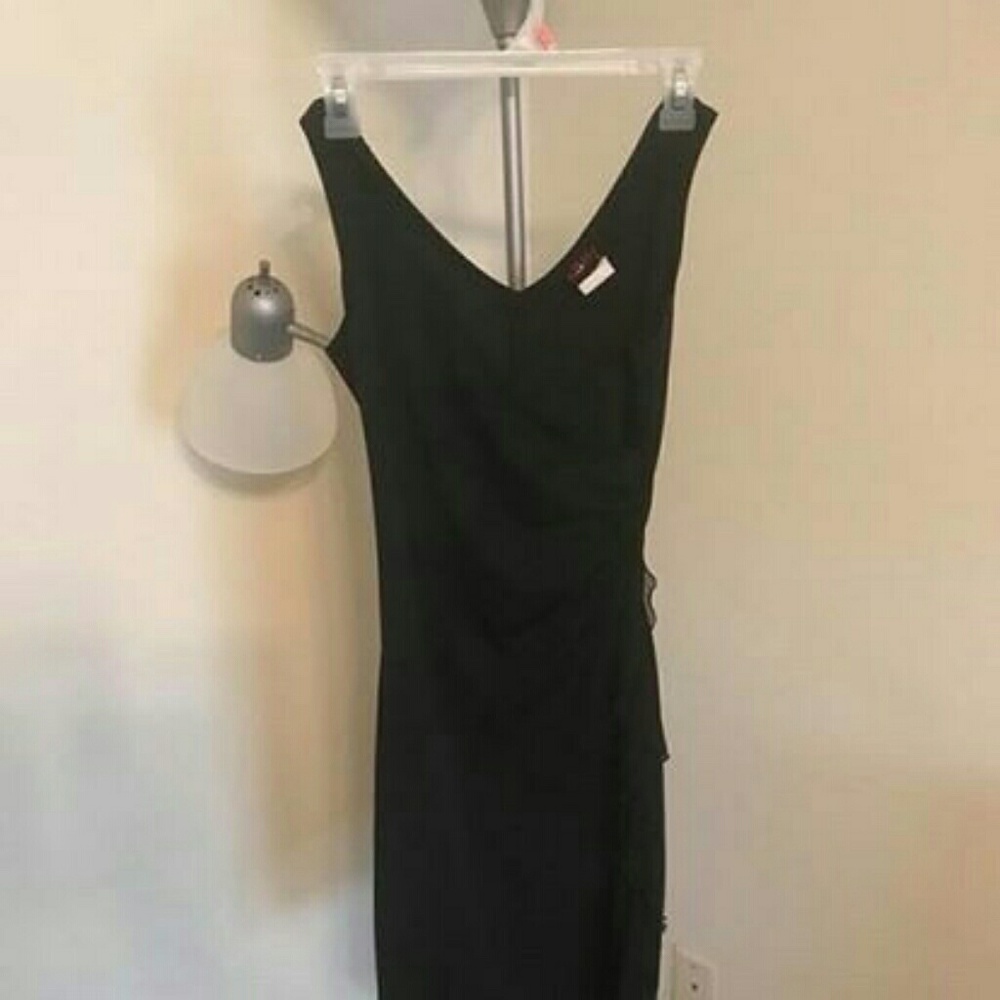 Black sleeveless dress